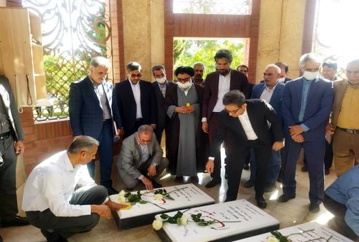 غبار روبی گلزار شهدا در اولین روز از هفته جهادکشاورزی با حضور رئیس سازمان