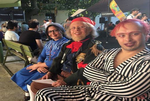 تمجید مجله فرانسوی از بازی هنرمندان معلول گروه تاتر پاپیون