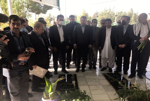 حضور وزیر جهاد کشاورزی در گلزار شهدای زاهدان 