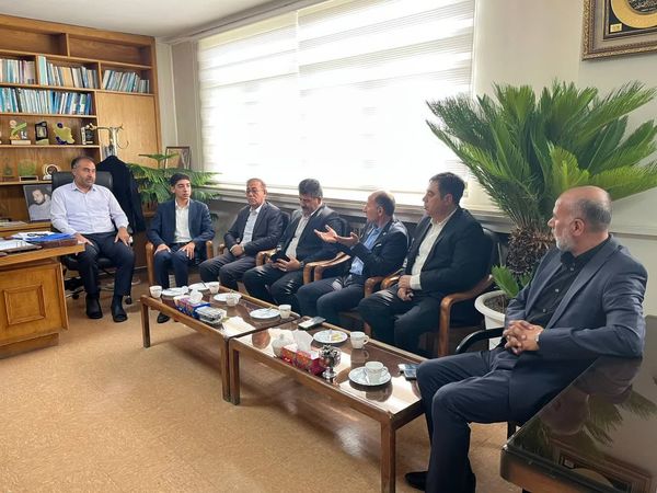 تأکید بر استقرار میز ملی سیب در آذربایجانغربی و توسعه زنجیره حمل سرد
