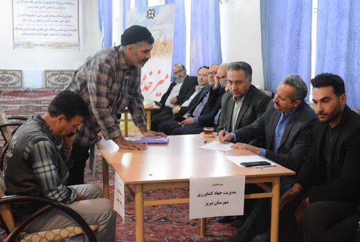 میز خدمت سازمان جهادکشاورزی آذربایجان شرقی در باسمنج  برگزار شد