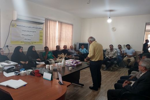 آشنایی کشاورزان اهوازی با آفات و بیماری‌های محصولات تابستانه