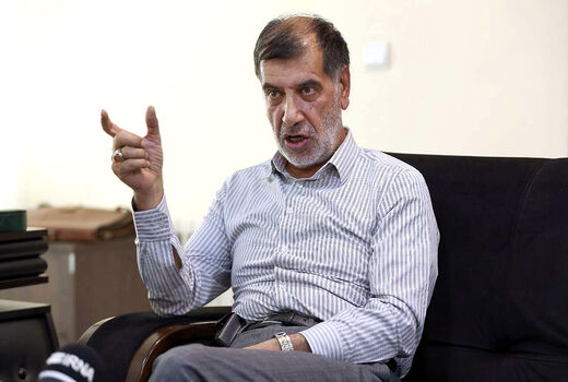 هیچ کس حق ندارد پشت دولت را خالی کند