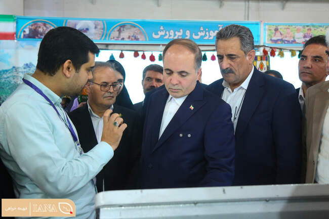 وزیر جهاد کشاورزی از ششمین نمایشگاه توانمندی‌های روستایی و عشایری بازدید کرد