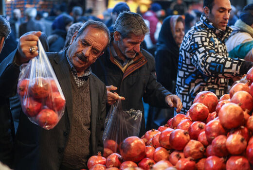 اصناف پای کار تنظیم بازار شب یلدا آمدند
