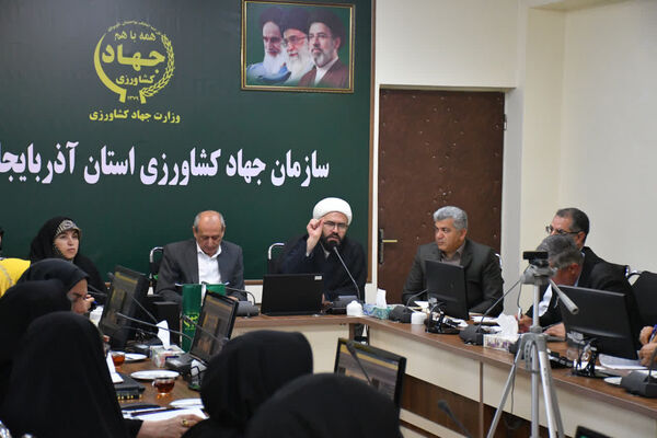 نقش هدایت‌گری بانوان در خانواده و جامعه باید بیش از پیش تقویت شود