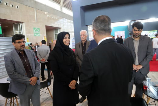 رییس مرکز روابط‌عمومی و اطلاع‌رسانی از نمایشگاه آیفارم بازدید کرد