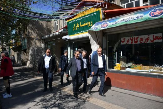 بازدید مدیرعامل سازمان مرکزی تعاون روستایی ایران از یکی از روستابازارهای تبریز