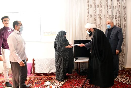 دیدار با خانواده شهدای جهادگر و سنگرساز بی سنگر، ادای دین به مقام والای شهداست