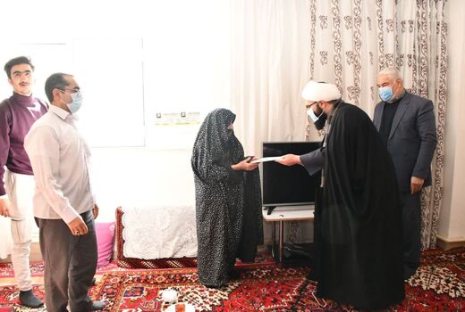 دیدار با خانواده شهدای جهادگر و سنگرساز بی سنگر، ادای دین به مقام والای شهداست