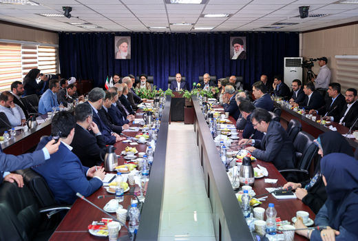 پزشکیان: احداث گلخانه‌ها به سواحل جنوبی منتقل شود