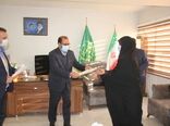 اهداء لوح تقدیر توسط رئیس سازمان جهاد کشاورزی استان لرستان به کارکنان هسته گزینش