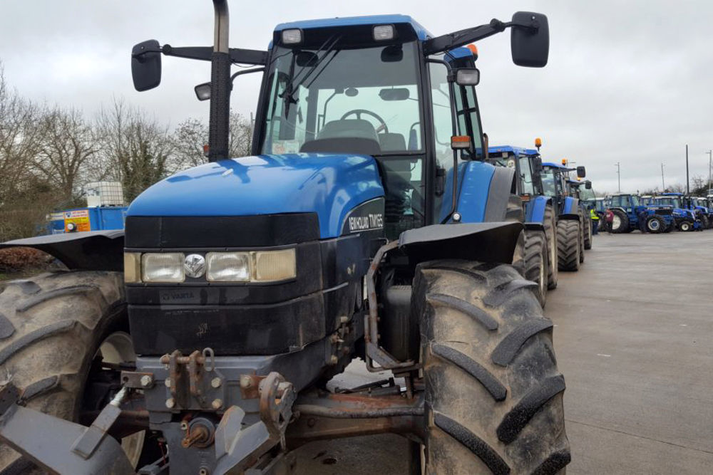 نمایشگاه تراکتورهای کمپانی فورد در ایرلند