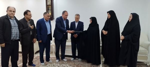 دیدار سرپرست جهاد کشاورزی آذربایجان غربی با خانواده‌های شهدا 