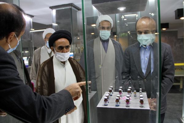بازدید نماینده ولی فقیه از موسسه تحقیقات واکسن و سرم سازی رازی