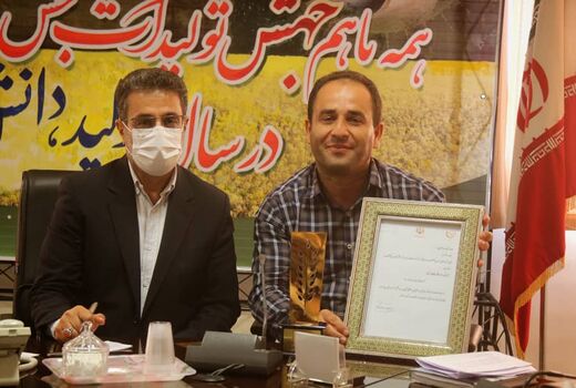 دیدار صمیمانه سرپرست سازمان جهاد کشاورزی با کشاورز نمونه خوزستانی