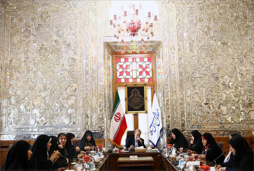 رایزنی لاریجانی برای تصویب لایحه خشونت علیه زنان 