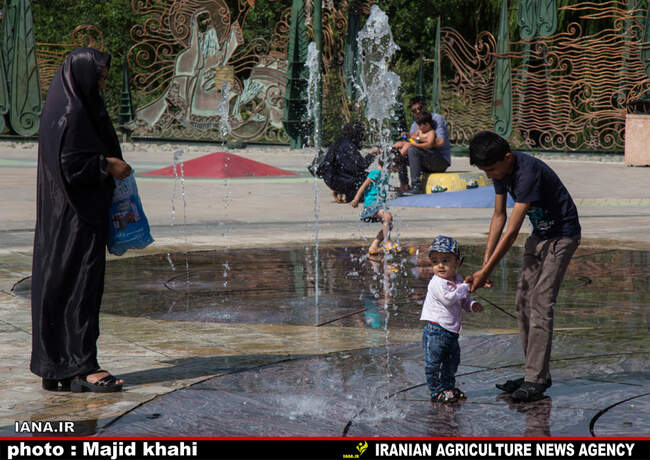 آب بازی در تابستان