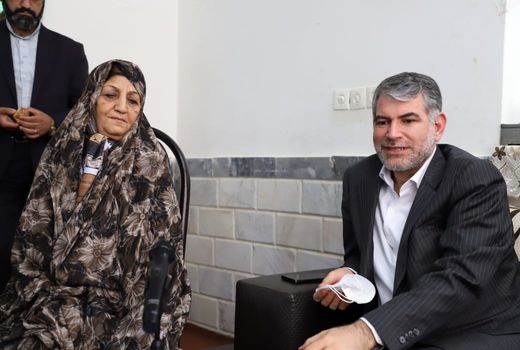 وزیر جهاد کشاورزی  با خانواده شهید «ابوالفضل بیگی» دیدار کرد