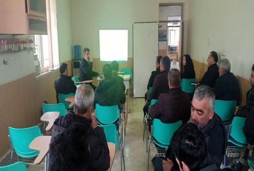 آشنایی کشاورزان دیم کار شهرستان بوئین زهرا با مزایای کشت انتظاری نخود دیم 