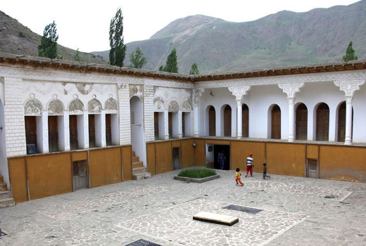 شهرداری خانه نیما را می‌خرد