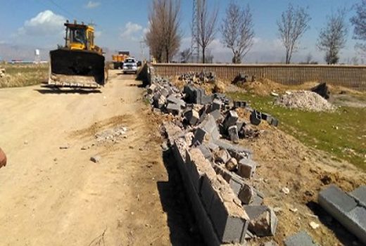 ساخت و ساز های غیر مجاز در اراضی کشاورزی مرودشت تخریب شد