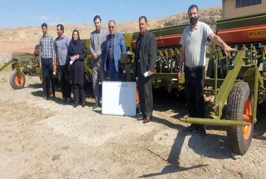جهش در مکانیزاسیون شهرستان اهر با تحویل چهار دستگاه ردیفکار به کشاورزان