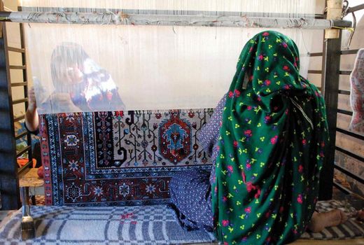 عشایر سالانه 16 هزار مترمربع قالی ایرانی تولید می‌کنند