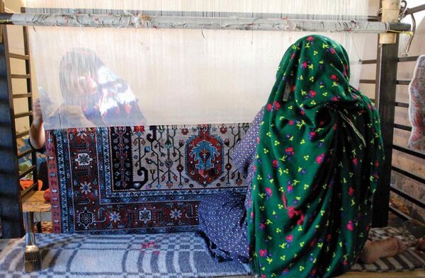 عشایر سالانه 16 هزار مترمربع قالی ایرانی تولید می‌کنند