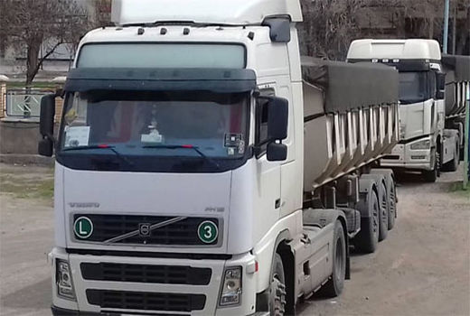 حمل و توزیع آرد خبازی و خام توسط شبکه تعاون روستایی شهرستان خداآفرین انجام می شود