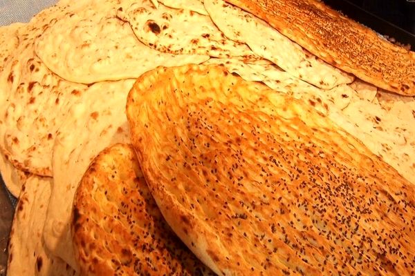 مشکلی در زمینه تامین آرد و نان در اصفهان وجود ندارد 