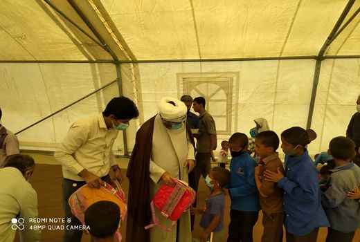 توزیع کمکهای مومنانه دانش آموزی روستای زارچ و داربست