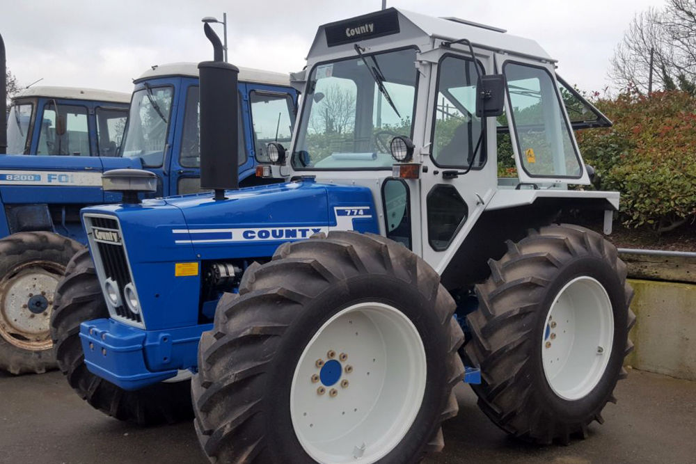 نمایشگاه تراکتورهای کمپانی فورد در ایرلند