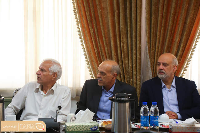 نشست آسیب‌شناسی نظام حکمرانی گیاهان دارویی