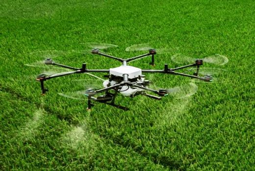 محلول‌پاشی 1150 هکتار شالیزار محمودآباد با پهباد