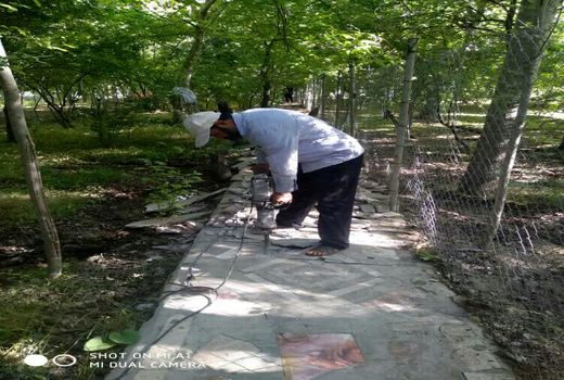 تخریب داوطلبانه دو بنای غیرمجاز  در شهرستان سامان