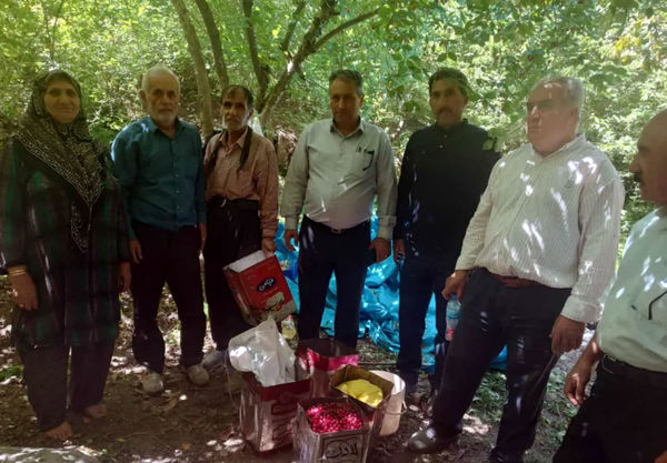 بازدید ترویجی باغداران کلیبری از باغات زغال اخته قزوین با هدف توسعه کشت و بازار