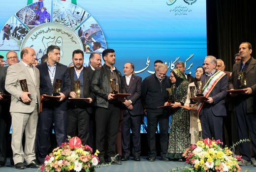 از احیای قنوات تا برداشت انگور؛ وقتی تجربه و علم دست در دست هم می‌دهد