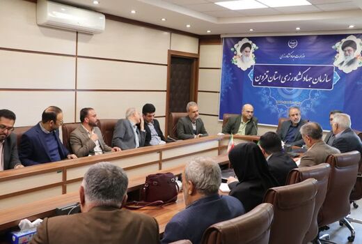 جلسه بررسی مسائل و مشکلات صنعت تولید تخم‌مرغ و مرغ استان قزوین