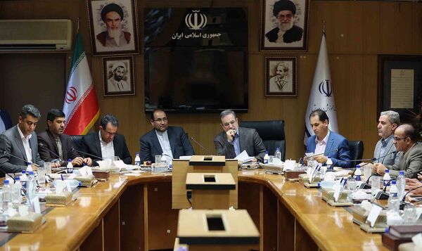 باید نهادها را قانع کنم که نیروی اهل سنت جذب کنیم