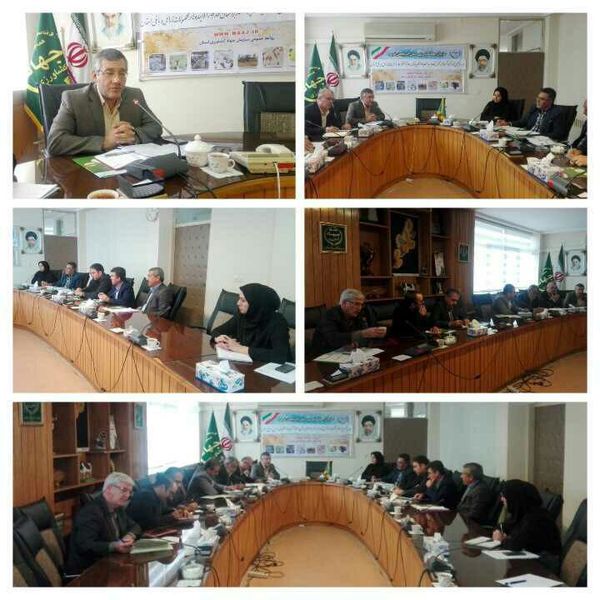 نحوه تولید محصولات گواهی شده و دریافت پروانه کاربرد نشان حد مجاز آلاینده ها در محصولات زراعی و باغی آذربایجان غربی بررسی شد