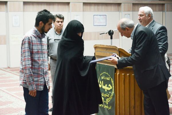 تجلیل از 36 نفر از جهادگران فاتح خرمشهر و خانواده‌های شهدای آذربایجان شرقی 