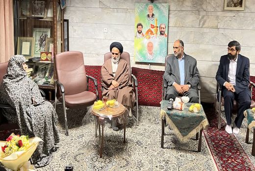 تجلیل وزیر جهادکشاورزی از مادر معزز شهیدان جهادگر نعمتی‌جم