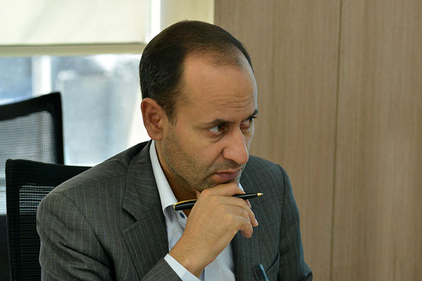 مشکلات اقتصادی با دستورالعمل حل نمی‌شود