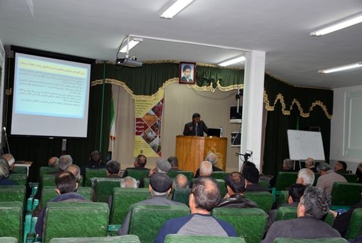 کارگاه آموزشی مبارزه با آفات و بیماریهای مهم درختان هسته دار و دانه دار