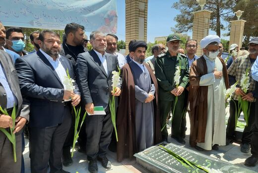 تجدید میثاق وزیر جهاد کشاورزی با شهدای شهرستان فلاورجان 