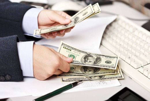 دانشجویان لیسانس خارج از کشور ارز می گیرند