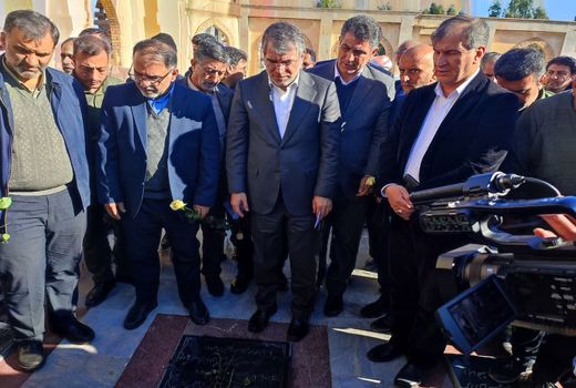 ادای احترام وزیر جهاد کشاورزی به شهدای پلدختر