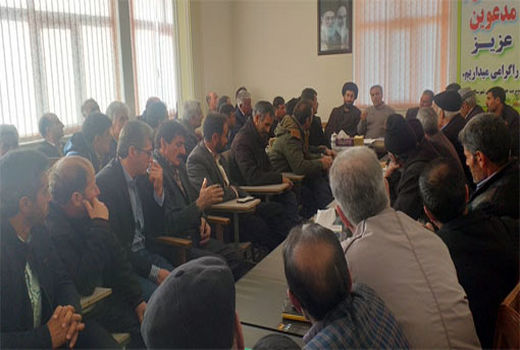 برگزاری همایش توجیهی دهیاران و شوراها  برای توسعه محصولات گلخانه ای در شهرستان ورزقان