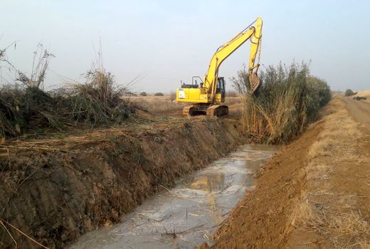 آغاز عملیات لایروبی زهکش‌های درجه سه در رامشیر